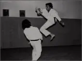 Nidan-geri (jodan) executado pelo Prof. L. C. Pares