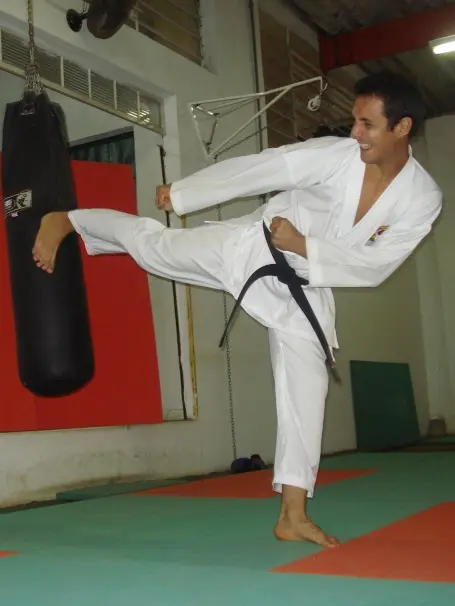 Prof. L. C. Pares quando aluno de karatê, foto 19