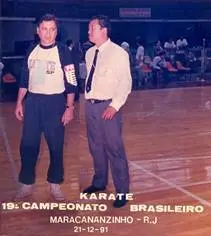 Prof. L. C. Pares como árbitro no 19º Campeonato Brasileiro de Karatê, Maracanãzinho, Rio de Janeiro, 21/12/1991