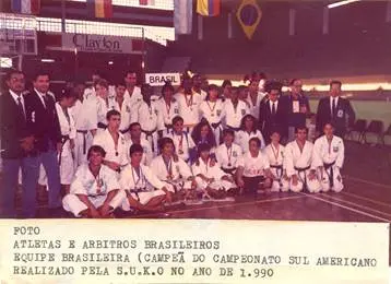 Atletas e árbitros brasileiros: equipe brasileira campeã do Campeonato Sul-Americano da S.U.K.O., 1990