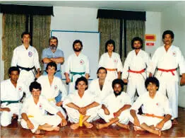 Alunos da Faber Castell Clube; em pé, da esquerda para a direita, L. C. Pares e José Adelmo de Miranda