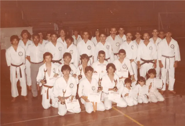 Sensei Yoshiyuki Mishima (sem kimono) com o Prof. L. C. Pares